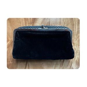 SOLD// Vintage Velvet Kiss Lock Purse / Clutch / Black Velvet / Gold Tone
